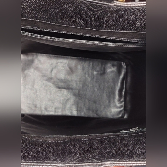 CHANEL Caviar Leather Vintage Bucket Bag with 6 1.7" CC Logo in 24K Gold Plated - Picture 6 of 13